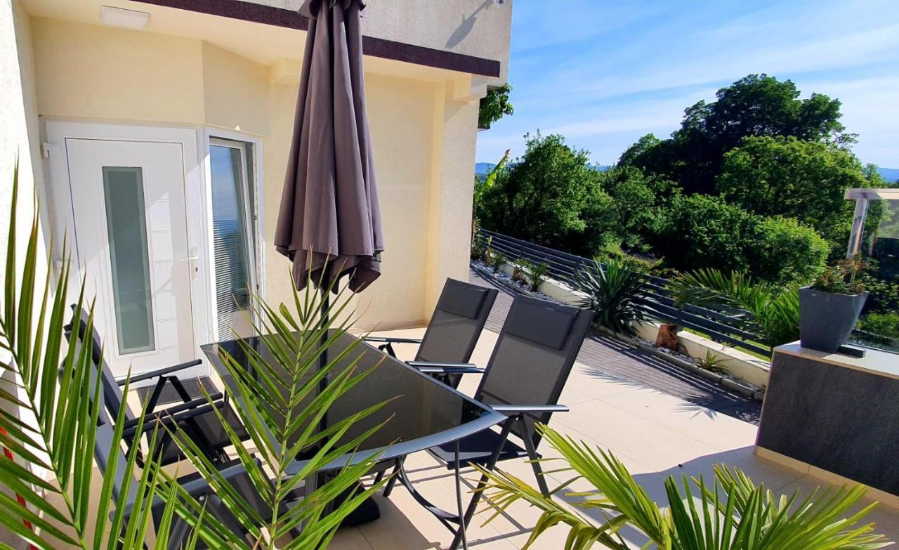 Penthouse Jacuzzi & Pool Apartmants Opatija Exterior foto