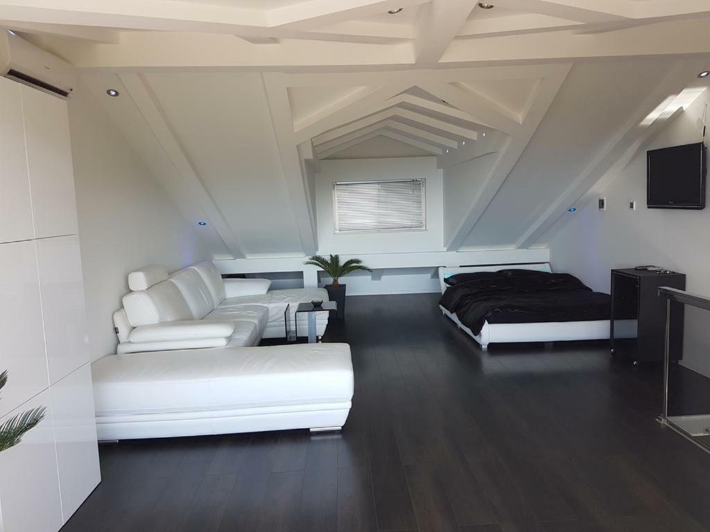 Penthouse Jacuzzi & Pool Apartmants Opatija Exterior foto